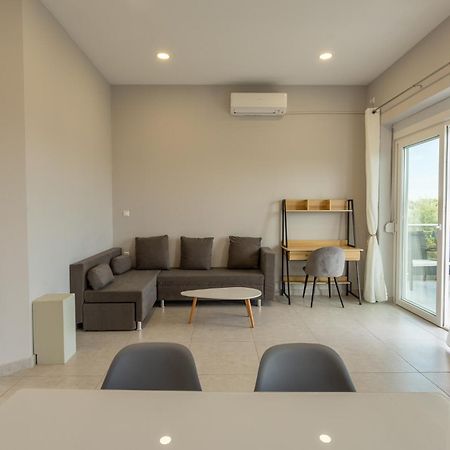 Blue Waves Luxury Suites By The Sea Plomari Exterior foto