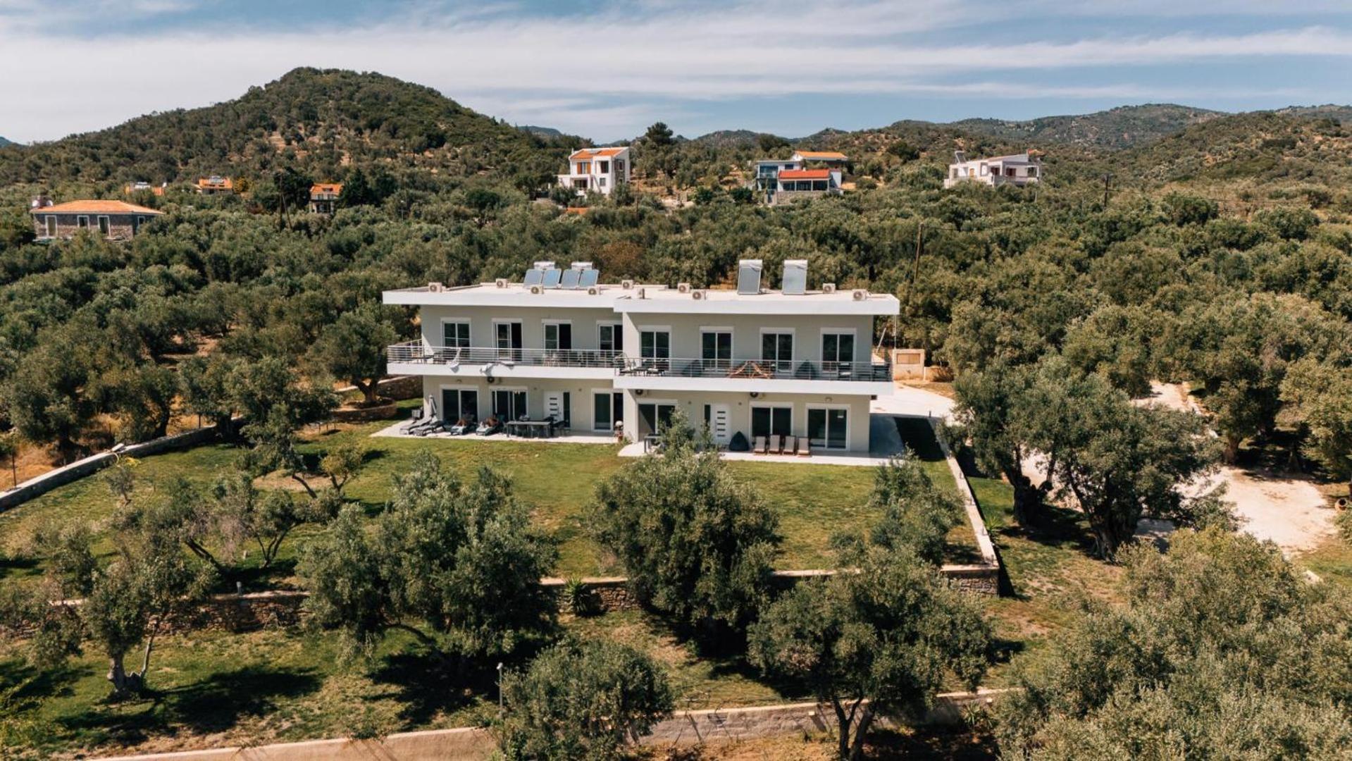 Blue Waves Luxury Suites By The Sea Plomari Exterior foto